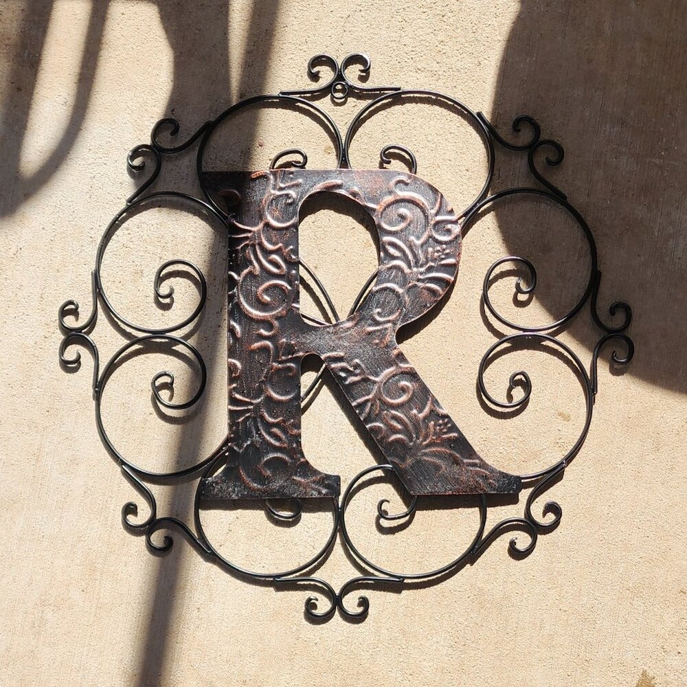 Monogram Wall Hanging Decoration with Distressed Letter - R